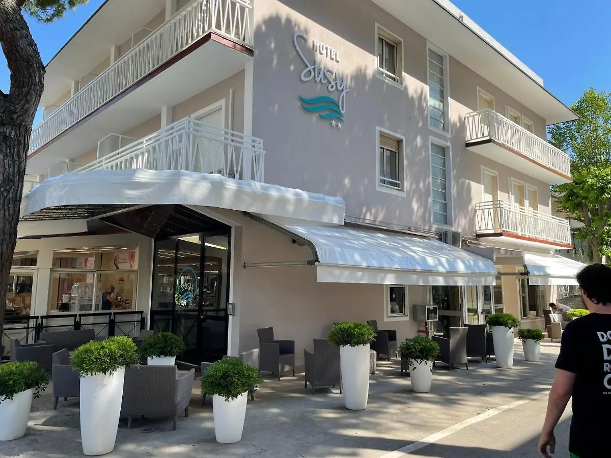 Hotel Susy - Ambienti Rinnovati - Direttamente Su Viale Dante E A Due Passi Dal Mare Riccione 2*,  Italy