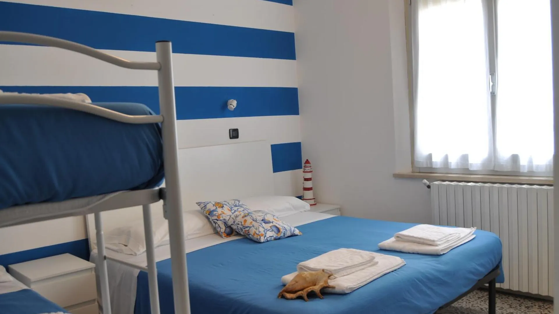 Hotel Susy - Ambienti Rinnovati - Direttamente Su Viale Dante E A Due Passi Dal Mare Riccione