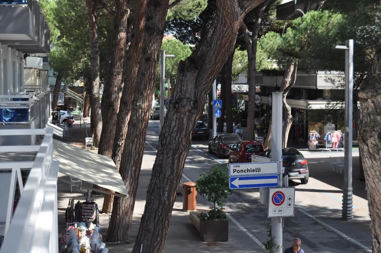 Hotel Susy - Ambienti Rinnovati - Direttamente Su Viale Dante E A Due Passi Dal Mare Riccione Italy