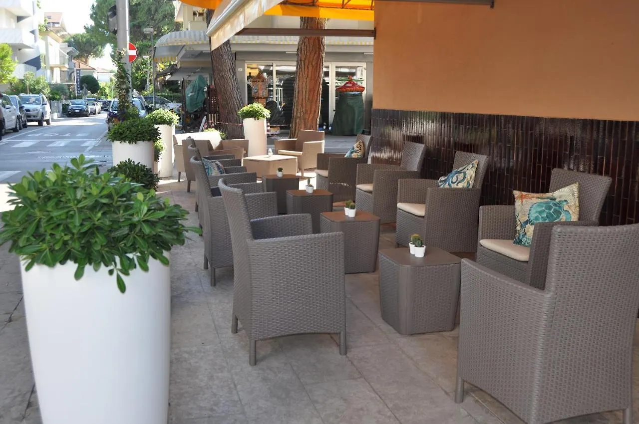 Hotel Susy - Ambienti Rinnovati - Direttamente Su Viale Dante E A Due Passi Dal Mare Riccione