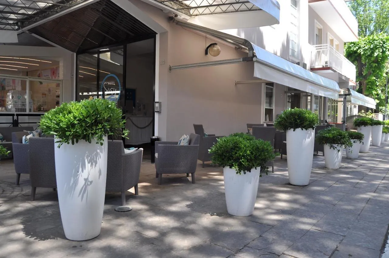 Hotel Susy - Ambienti Rinnovati - Direttamente Su Viale Dante E A Due Passi Dal Mare Riccione